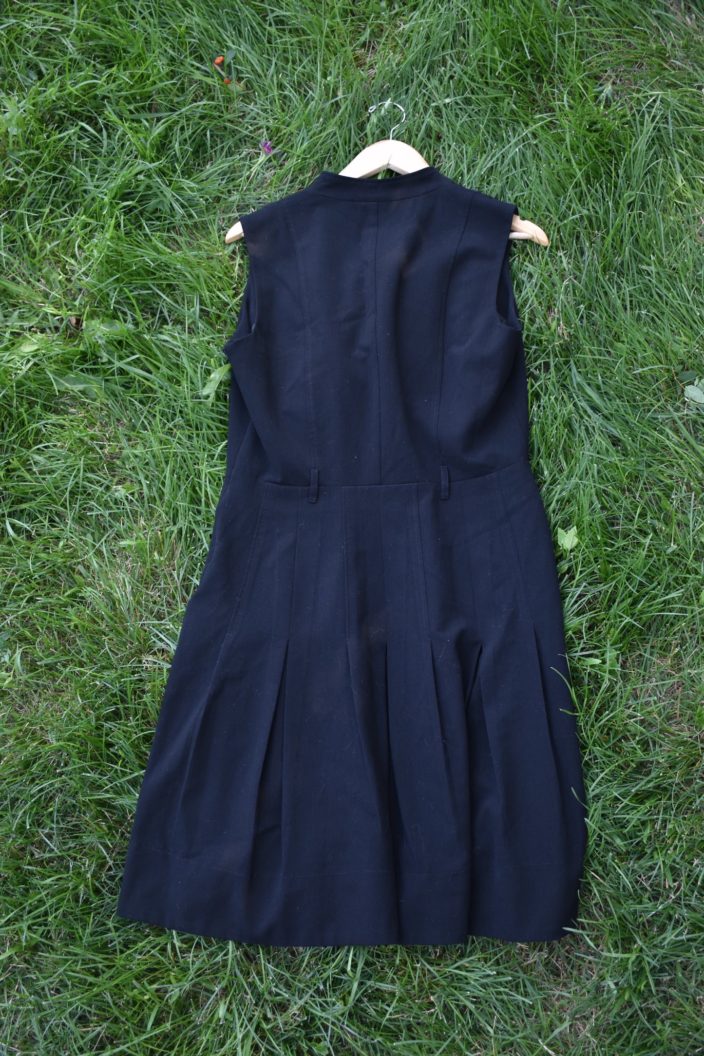 Sleeveless Black Dress with Pleats and Ruffle Trim Lapel