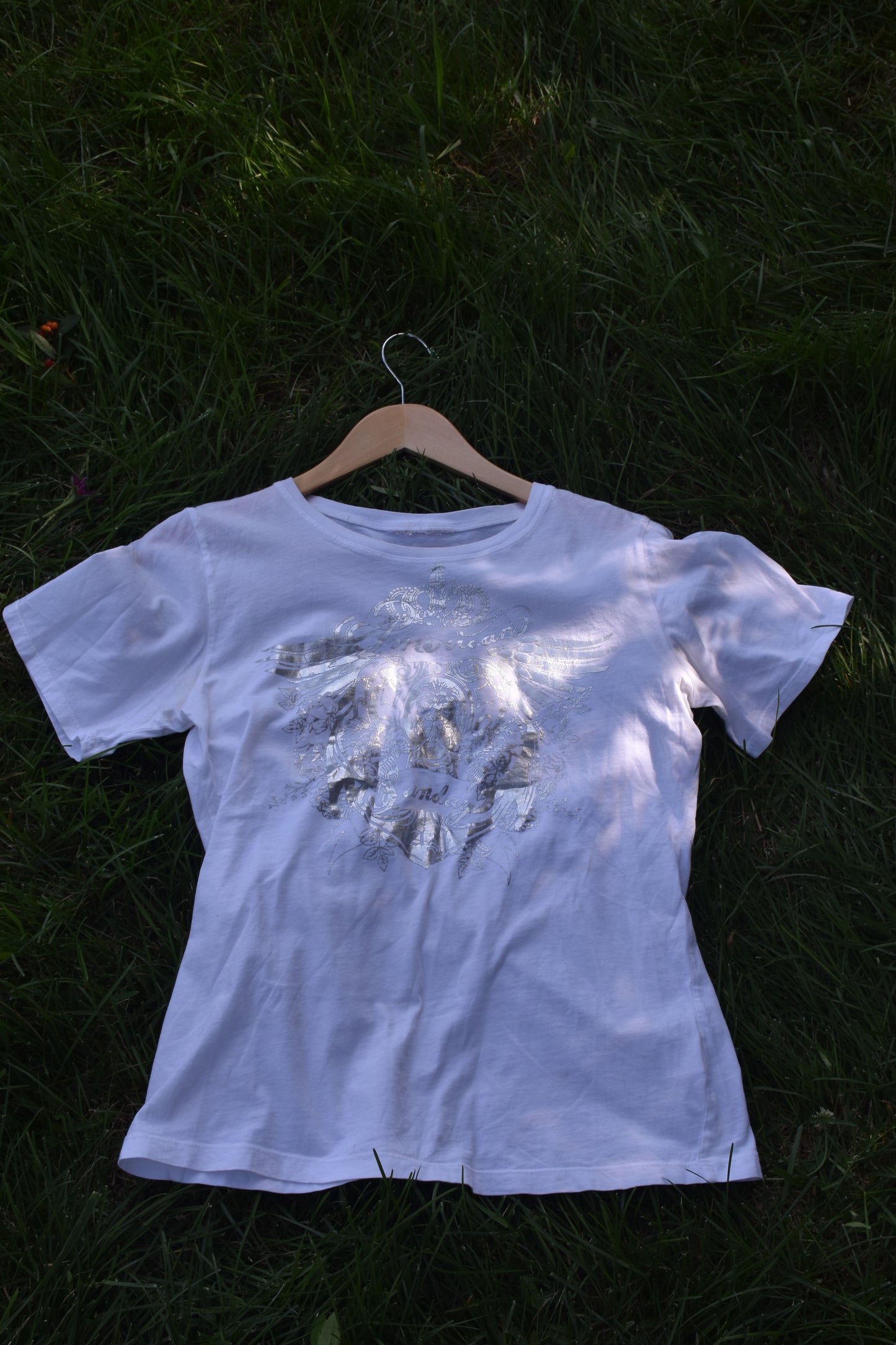 White t-shirt with silver graphic