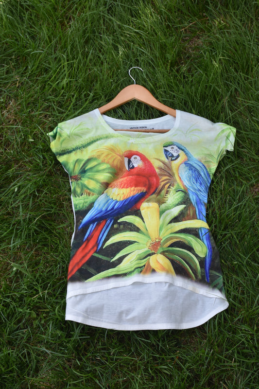Scarlet Macaw Graphic T-Shirt