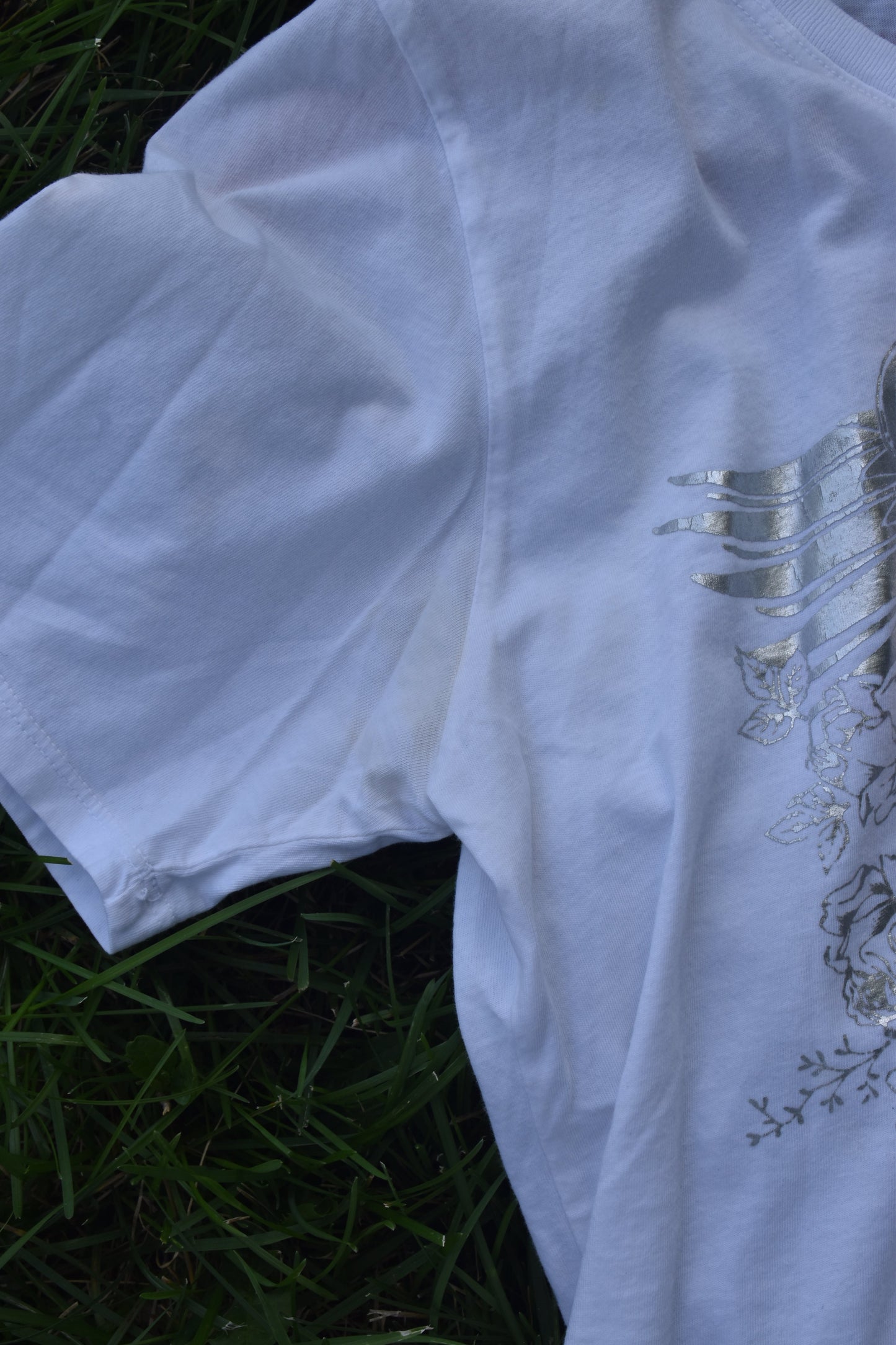 White t-shirt with silver graphic